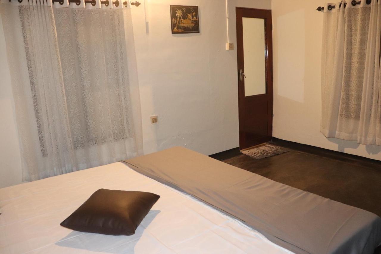 Piggy Hostel Varkala Exteriör bild