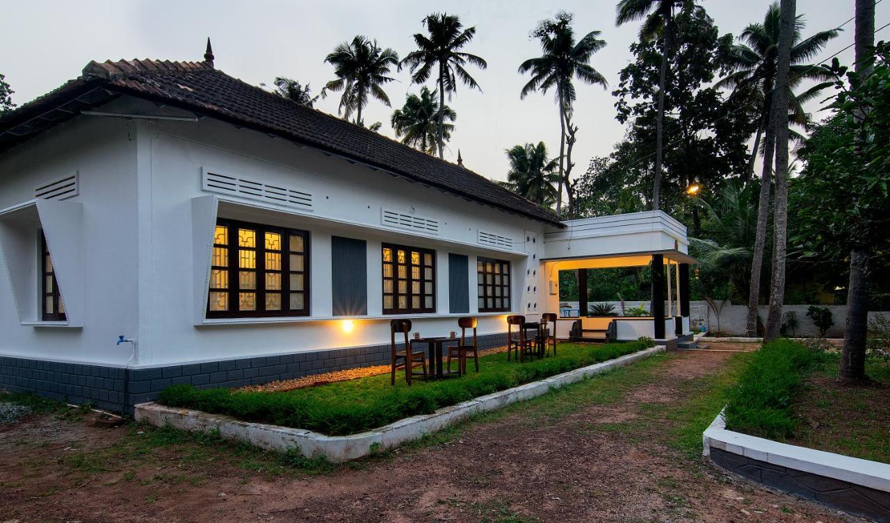 Piggy Hostel Varkala Exteriör bild